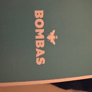 Bombas Womens's Gripper Slippers - Size Medium - NWT